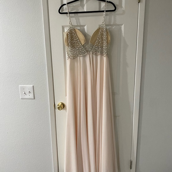 Windsor Formal Pearl Chiffon Dress - Picture 3 of 10